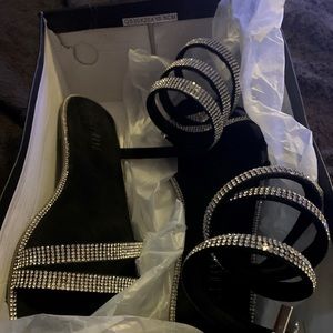 Sandal with silver wrap around ankle. Never worn purchased 2021